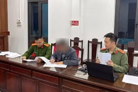 Phòng An ninh mạng và phòng chống tội phạm sử dụng công nghệ cao ra quyết định xử phạt hành chính đối với các cá nhân vi phạm. (Ảnh: Công an Hải Phòng cung cấp)