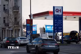 Một trạm xăng ở Berlin, Đức. (Ảnh: THX/TTXVN)