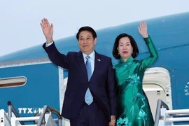 Chủ tịch nước Lương Cường và Phu nhân rời New York, lên đường về nước. (Ảnh: Lâm Khánh/TTXVN)