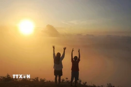 Đón bình minh ở cao nguyên Đồng Cao. (Ảnh: Danh Lam/TTXVN)