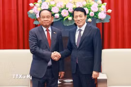 Đại tướng Lương Tam Quang, Bộ trưởng Bộ Công an, tiếp ngài Sante Bandit Chan Ean, Quốc vụ khanh Bộ Nội vụ Vương quốc Campuchia. (Ảnh: Phạm Kiên/TTXVN)