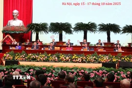 Đoàn Chủ tịch điều hành Đại hội. (Ảnh: Văn Điệp/TTXVN)