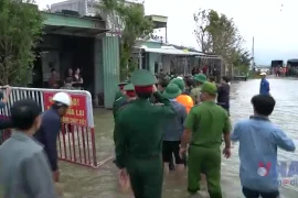 Đại tướng Phan Văn Giang thăm, tặng quà người dân vùng lũ Gia Lai