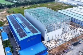 Doanh nghiệp đầu tư, xây dựng nhà xưởng trong Khu công nghiệp An Phú Thạnh, huyện Bến Lức, tỉnh Long An. (Ảnh: Hồng Đạt/TTXVN)