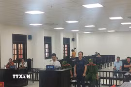 Hai bị cáo tại phiên tòa. (Ảnh: Chanh Đa/TTXVN)