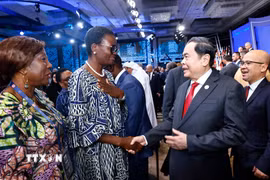 Chủ tịch Quốc hội Trần Thanh Mẫn với Chủ tịch Liên minh Nghị viện Thế giới (IPU) Tulia Ackson. (Ảnh: Doãn Tấn/TTXVN)