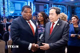 Chủ tịch Quốc hội Trần Thanh Mẫn với ông Martin Chungong, Tổng Thư ký Liên minh Nghị viện thế giới (IPU). (Ảnh: Doãn Tấn/TTXVN)