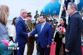 Lễ đón Thủ tướng Phạm Minh Chính và Phu nhân tại sân bay quốc tế Tallinn, thành phố Tallinn, Cộng hòa Estonia. (Ảnh: Dương Giang/TTXVN)