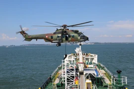 Trực thăng Airbus H225 Caracal thuộc phi đội 8 của Không quân Indonesia trong cuộc tập trận chung giữa Lực lượng Vũ trang Singapore (SAF) và Quân đội Indonesia (TNI) tại vùng biển quanh Batam, quần đảo Riau, từ ngày 2-4/6. (Nguồn: Quân đội Indonesia)