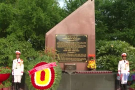 Dâng hương, thắp nến tri ân tại Nghĩa trang Hàng Keo, Hàng Dương Côn Đảo