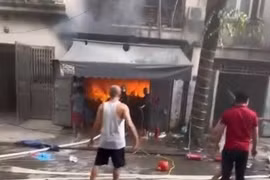 Hiện trường vụ cháy. (Ảnh cắt từ clip)