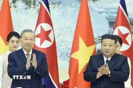 Tổng Bí thư Tô Lâm và Tổng Bí thư, Chủ tịch Quốc vụ Triều Tiên Kim Jong Un tại Tiệc chiêu đãi. (Ảnh: Thống Nhất/TTXVN)