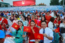 Các đại biểu dự lễ tổng duyệt tại Quảng trường Ba Đình. (Ảnh: Trương Văn Vi/TTXVN)