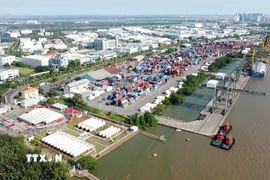 Một góc Khu chế xuất Tân Thuận, Thành phố Hồ Chí Minh, nhìn từ sông Sài Gòn. (Ảnh: Trung Tuyến/TTXVN)