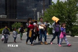 Người nhập cư tại McAllen, bang Texas, Mỹ. (Ảnh: AFP/TTXVN)