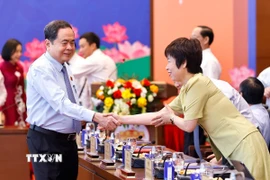 Chủ tịch Quốc hội Trần Thanh Mẫn với lãnh đạo các cơ quan quản lý báo chí và cơ quan báo chí. (Ảnh: Doãn Tấn/TTXVN)
