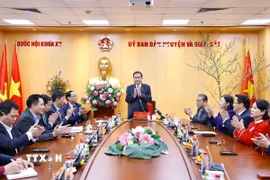 Chủ tịch Quốc hội Trần Thanh Mẫn phát biểu tại buổi gặp mặt các cán bộ công chức, ủy viên Ủy ban Dân nguyện và Giám sát của Quốc hội. (Ảnh: Doãn Tấn/TTXVN)