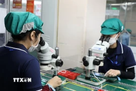 Một doanh nghiệp công nghệ trong Khu công nghiệp Tịnh Phong (Quảng Ngãi). (Ảnh: Quốc Khánh/TTXVN)
