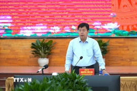 Bí thư Tỉnh ủy An Giang Nguyễn Tiến Hải đề nghị các cơ quan, đơn vị nỗ lực, quyết tâm thực hiện hoàn thành các dự án, công trình phục vụ APEC 2027 trước Hội nghị từ 3-6 tháng. (Ảnh: Văn Sĩ/TTXVN)