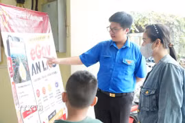 Phường An Lạc phát triển thêm nhiều nền tảng, ứng dụng công nghệ để đem lại nhiều tiện ích cho người dân. (Ảnh: Hữu Duyên/TTXVN)