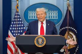 Tổng thống Mỹ Donald Trump phát biểu trong một cuộc họp báo ở Washington, DC. (Ảnh: THX/TTXVN)