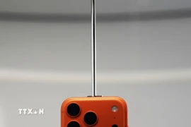 Mẫu điện thoại iPhone 17 Pro max của Apple được giới thiệu tại Cupertino, California, Mỹ. (Ảnh: THX/TTXVN)