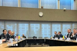 Phái đoàn Mỹ và Ukraine trong cuộc đàm phán tại Geneva, Thụy Sĩ ngày 23/11. (Ảnh: Reuters/TTXVN)