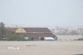 Mưa lũ trong những ngày qua ở miền Trung khiến 39.517 lượt nhà bị ngập. (Ảnh: Tuấn Anh/TTXVN)