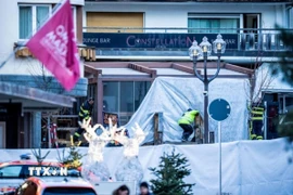 Hiện trường vụ cháy nổ quán bar Le Constellation. (Ảnh: TTXVN phát)