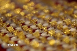 Vàng nhẫn được bày bán tại cửa hàng ở Yangon, Myanmar. (Ảnh: THX/TTXVN)
