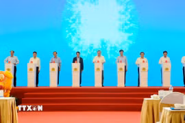 Tổng Bí thư Tô Lâm và các đại biểu thực hiện nghi thức khởi công. (Ảnh: Mạnh Khánh/TTXVN)