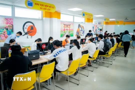 Thí sinh đến nhập học tại trường Đại học Công nghệ Thành phố Hồ Chí Minh (HUTECH). (Ảnh: Thu Hoài/TTXVN)