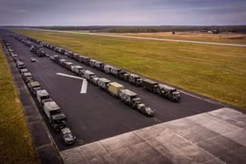 Một đoàn xe quân sự của Hà Lan, bao gồm cả hệ thống tên lửa phòng không Patriot. (Nguồn: Bộ Quốc phòng Hà Lan)