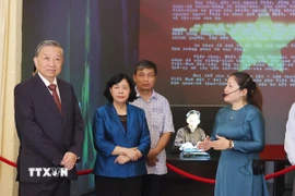 Tổng Bí thư Tô Lâm thăm di tích nhà số 48 Hàng Ngang. (Ảnh: Thống Nhất/TTXVN)