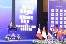 Ông Neak Oknha Kith Meng - Chủ tịch Phòng Thương mại Campuchia (CCC), Chủ tịch Hội đồng Tư vấn kinh doanh ASEAN (ASEAN-BAC) của Campuchia - phát biểu tại phiên khai mạc Hội nghị thượng đỉnh kinh doanh Campuchia-ASEAN 2026. (Ảnh: Huỳnh Thảo/TTXVN)