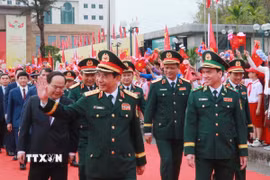Đại tướng, Bộ trưởng Quốc phòng Phan Văn Giang tại Cửa khẩu Quốc tế Móng Cái. (Ảnh: Trọng Đức/TTXVN)