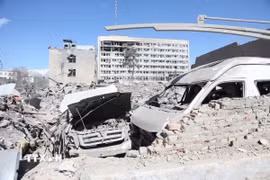 Thiệt hại sau các cuộc không kích của Mỹ và Israel tại Tehran, Iran ngày 3/3. (Ảnh: THX/TTXVN)