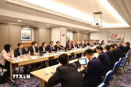 Tọa đàm giữa Việt Nam và Đức, trao đổi về phát triển Trung tâm tài chính quốc tế tại Việt Nam và tăng cường hợp tác kinh tế song phương tại Frankfurt am Main ngày 30/9. (Ảnh: Phương Hoa/TTXVN)