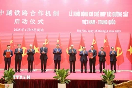 Tổng Bí thư Tô Lâm và Tổng Bí thư, Chủ tịch nước Trung Quốc Tập Cận Bình cùng các đại biểu chứng kiến Lễ khởi động Cơ chế hợp tác đường sắt Việt Nam-Trung Quốc. (Ảnh: Thống Nhất/TTXVN)