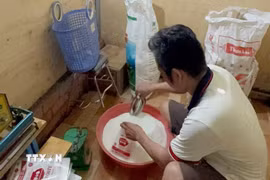 Khu vực sản xuất bột ngọt giả. (Ảnh: TTXVN phát)