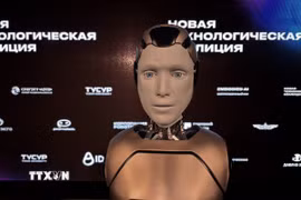 Robot AI hình người đầu tiên của Nga có khả năng thể hiện 12 loại cảm xúc. (Ảnh: Tâm Hằng/TTXVN)