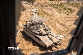 Xe quân sự Israel tại Dải Gaza. (Ảnh: THX/TTXVN)