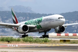 Máy bay Boeing 777 của Hãng hàng không Emirates. (Ảnh: AFP/TTXVN)