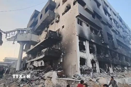 Cảnh đổ nát tại bệnh viện Al Shifa ở Dải Gaza sau cuộc tấn công của Israel ngày 1/4/2024. (Ảnh: THX/TTXVN)