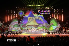 Tiết mục văn nghệ tại lễ khai mạc Canarval Hạ Long 2025. (Ảnh: Đức Hiếu/TTXVN)