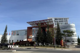 Trung tâm Hành chính tỉnh Lâm Đồng gồm 2 khối nhà cao tầng (hiện tọa lạc tại số 36 Trần Phú, thành phố Đà Lạt) là nơi làm việc của hơn 1.000 cán bộ, viên chức thuộc các Sở, ngành, đơn vị trực thuộc UBND tỉnh Lâm Đồng. (Ảnh: Nguyễn Dũng/TTXVN)