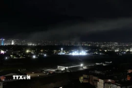 Nhiều tiếng nổ lớn đã vang lên ở thủ đô Caracas của Venezuela, đồng thời điện đã bị ngắt tại một căn cứ quân sự lớn. (Ảnh: IRNA/TTXVN)