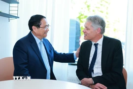 Thủ tướng Phạm Minh Chính gặp chuyên gia, nhà khoa học đoạt giải Nobel của Đại học Uppsala. (Ảnh: Dương Giang/TTXVN)