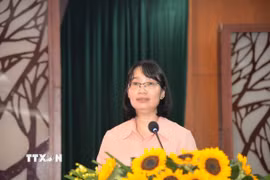 Bà Trần Thị Diệu Thúy, Phó Chủ tịch UBND Thành phố Hồ Chí Minh phát biểu tại hội nghị. (Ảnh: TTXVN phát)
