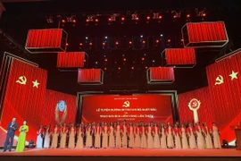 Chương trình tổng duyệt Lễ tuyên dương bí thư chi bộ xuất sắc và trao giải Búa liềm Vàng lần thứ X. (Nguồn: Tạp chí Cộng sản)